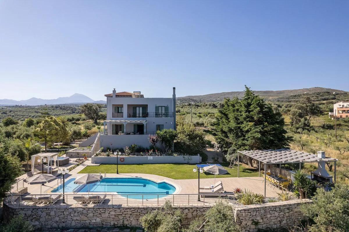 Villa Kyveli Лутра Экстерьер фото