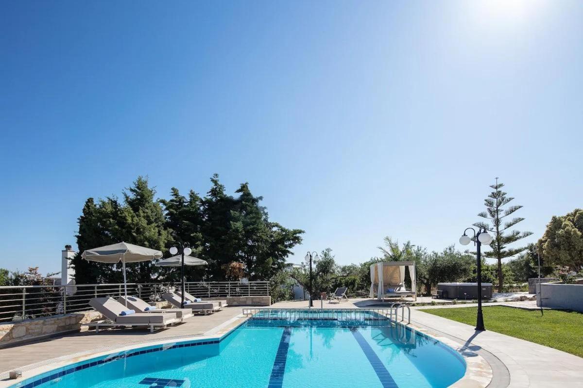 Villa Kyveli Лутра Экстерьер фото