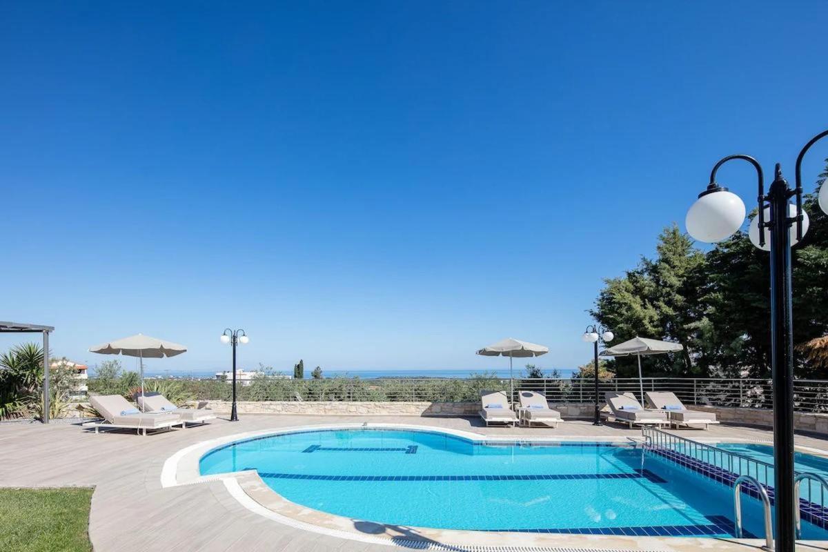 Villa Kyveli Лутра Экстерьер фото