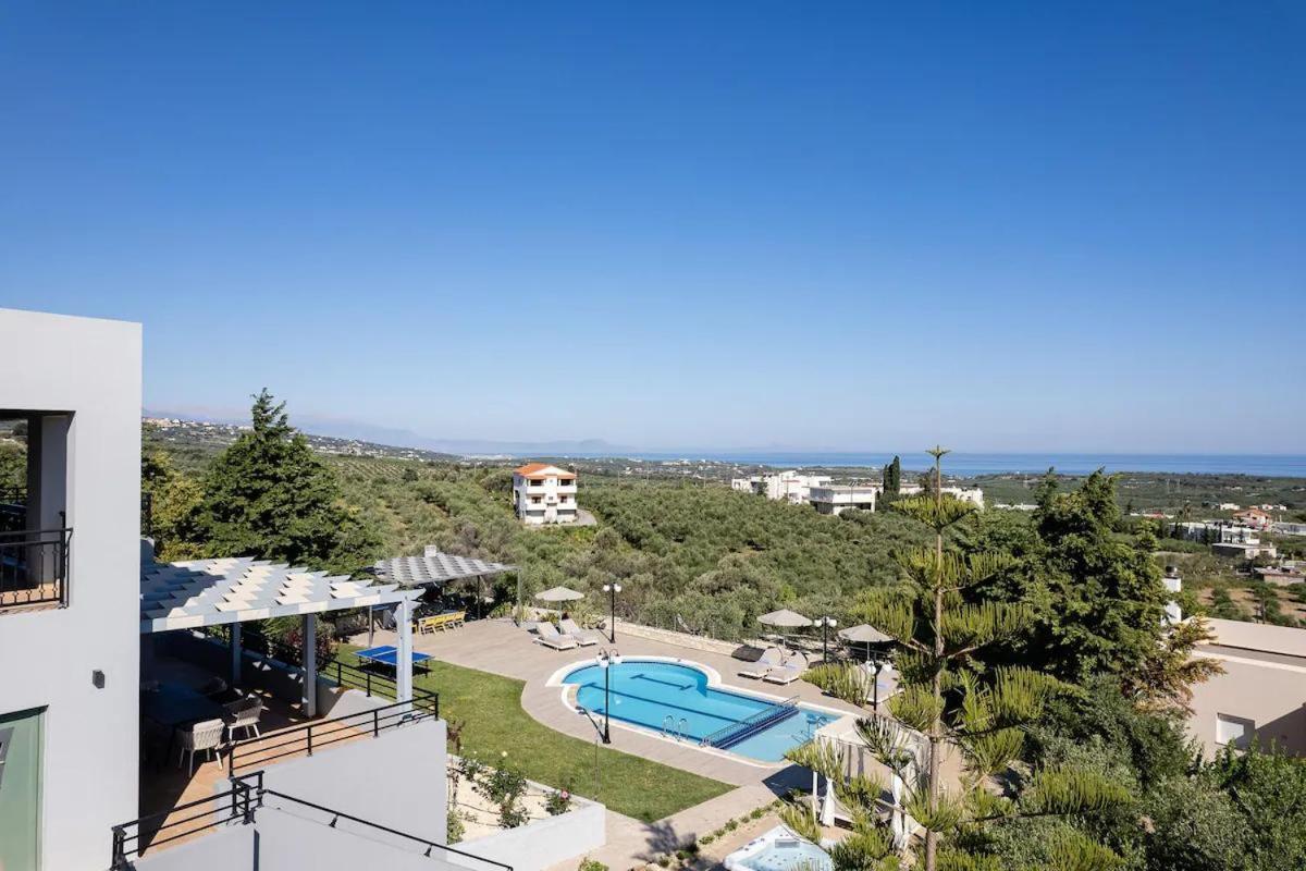 Villa Kyveli Лутра Экстерьер фото