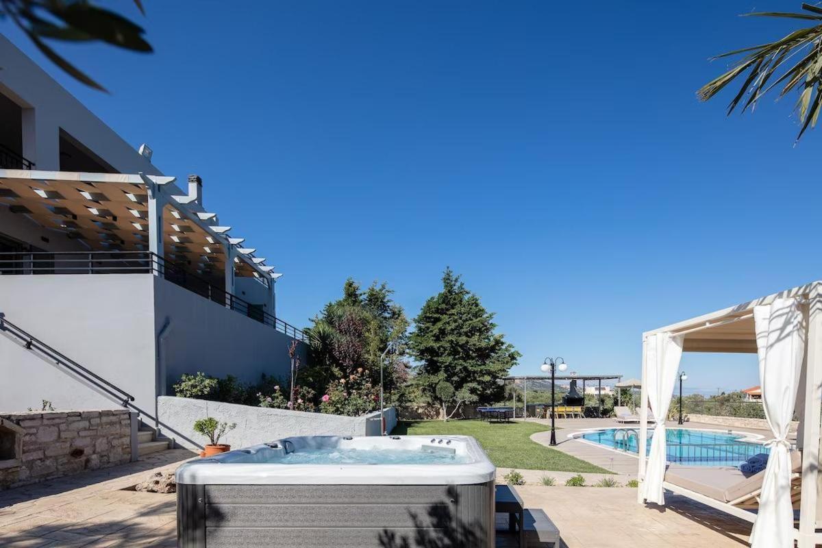 Villa Kyveli Лутра Экстерьер фото