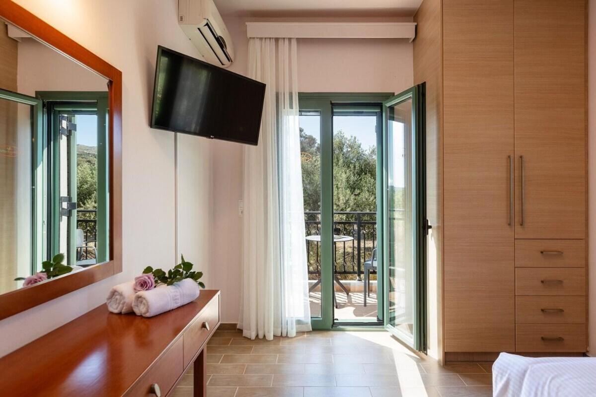 Villa Kyveli Лутра Экстерьер фото