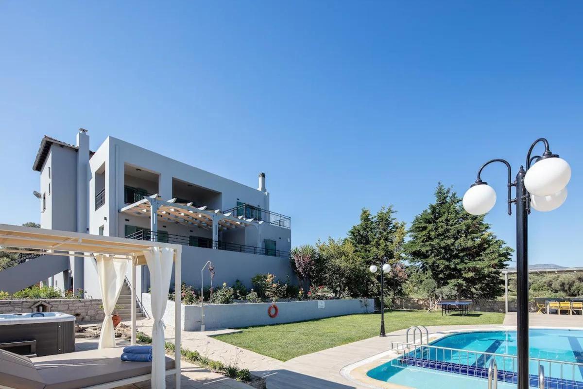 Villa Kyveli Лутра Экстерьер фото